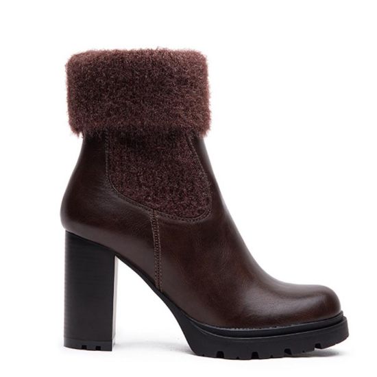 Picture of Faux leather boot with fur