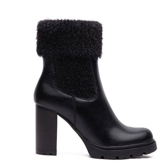 Picture of Faux leather boot with fur