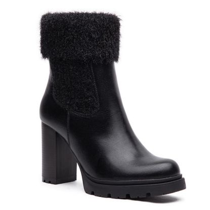 Picture of Faux leather boot with fur